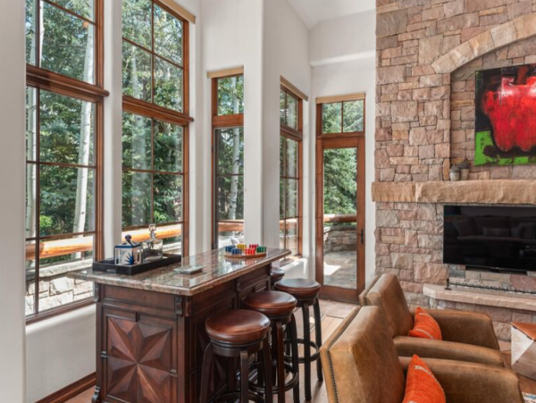 Luxurious Ski-in/ Ski-out Vacation Home - Family-Friendly Retreat